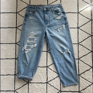 AE 🦅 RIPPED RELAXED MOM JEAN
